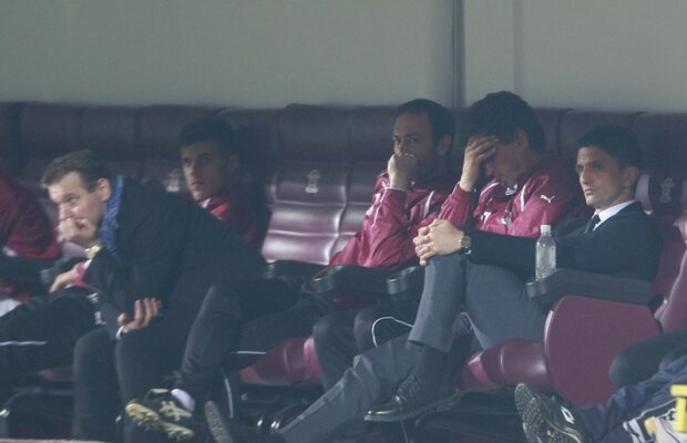 Jucătorii îi iau apărarea lui Răzvan: "Ar fi o greşeală să plece, noi sîntem de vină"