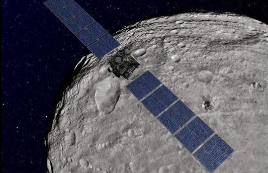 Noi imagini ale asteroidului Vesta, surprinse de sonda Down (VIDEO)