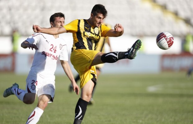 Rapidul e Braşov undercover » 73 la sută din primul "11" rapidist a purtat şi galben-negru