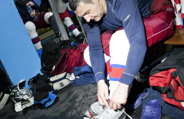 37 de ani de carieră în 7 imagini » O incursiune în viaţa celui mai longeviv hocheist român