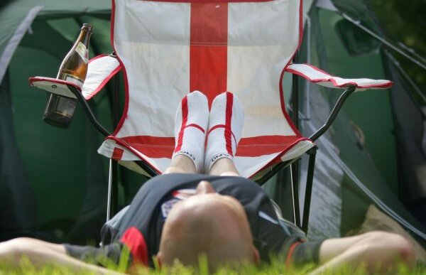 Ucraina îi sperie pe suporteri cu preţurile la cazare » O noapte în cort: 120 €