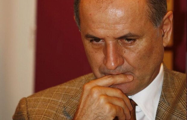 "Domnul Presiune" şi-a găsit naşul » Forţat de angajaţi, Copos le-a mărit salariile :O