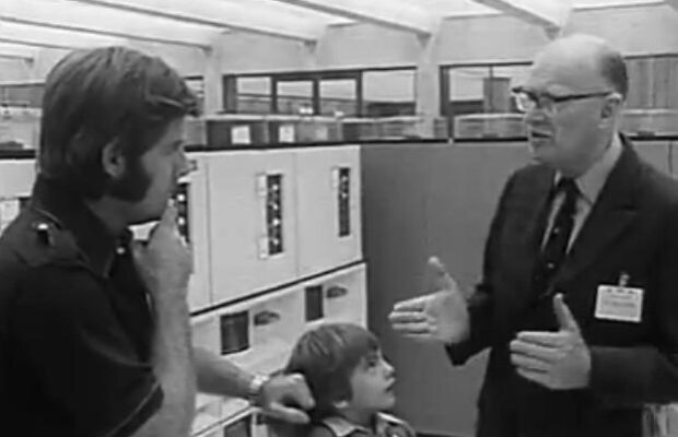 Internetul, anticipat de Arthur C. Clarke cu 20 de ani înainte să apară. Vezi previziunile futurologului privitor la viitorul omenirii (VIDEO)