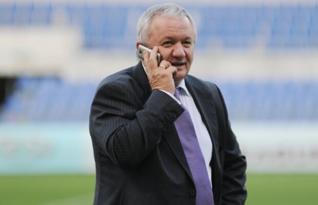 Porumboiu îşi scrie memoriile: "Cînd cineva îmi spunea să ajut o echipă dădeam pe dos penalty de-al dracului"