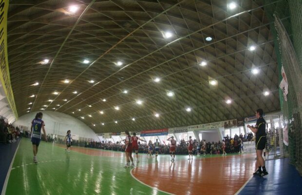 Incendiu în cutia de chibrituri » Oltchim a cîştigat greu la Zalău, 24-22, într-o sală mică, de liceu