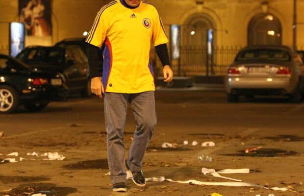 "Regele" jonglează cu racheta » Gică Hagi evoluează mîine într-un meci de tenis caritabil pentru Kassandra