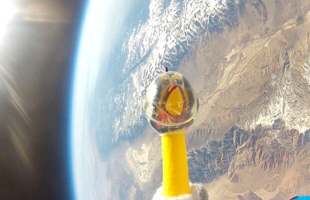 Experiment inedit NASA! Elevii şcolii de ştiinţă au trimis în spaţiu un astronaut ciudat. Vezi despre cine este vorba (VIDEO)