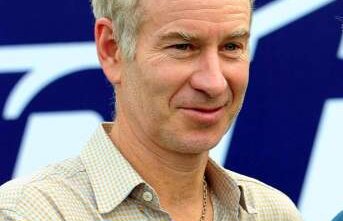 Au mai rămas 500 de bilete » John McEnroe şi Ilie Năstase promit spectacol în această seară