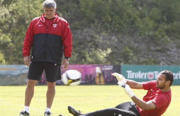 "Cîini" pedepsiţi în instanţă » "Cei de la Dinamo să nu-i mai trateze pe antrenori ca pe căpşunari"