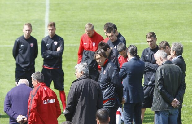 Şedinţa de la Dinamo s-a încheiat » Bonetti rămîne în funcţie!