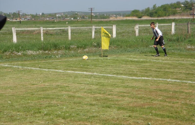 În Liga a 4-a steagurile PNL sînt folosite ca fanioane la corner