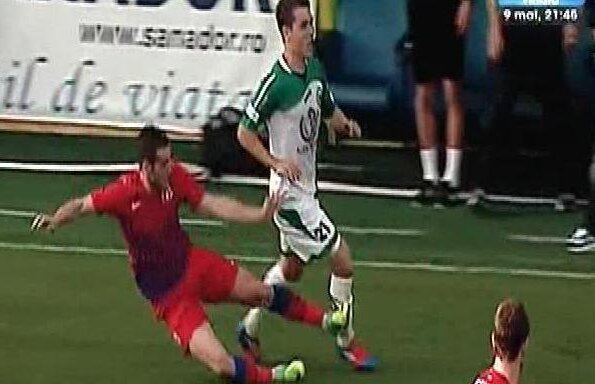 FOTO Chipciu o lasă pe Steaua în zece la Chiajna din minutul 36 după o intrare feroce