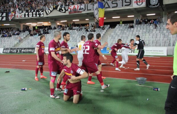 Jucătorii CFR-ului au părăsit stadionul în duba poliţiei
