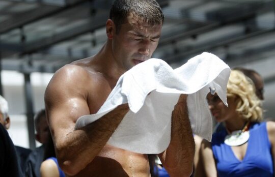 Lucian e bine, meciul nu se amînă » ”A primit acceptul doctorului, dar a fost la un pas să-şi piardă un deget”