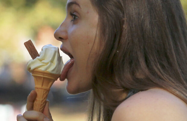 Îngheţata "îngheaţă” creierul