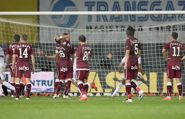 FOTO&VIDEO Coşmar la indigo » Rapidul a terminat la egalitate cu Mediaş(2-2) şi şi-a luat adio de la titlu