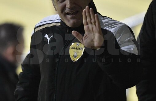 FOTO Gigi Becali a trădat Steaua :D A urmărit meciul de la Braşov în echipamentul gazdelor