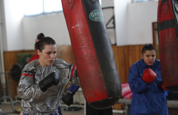 Mihaela Lăcătuş, singura româncă rămasă în cursă pentru JO 2012