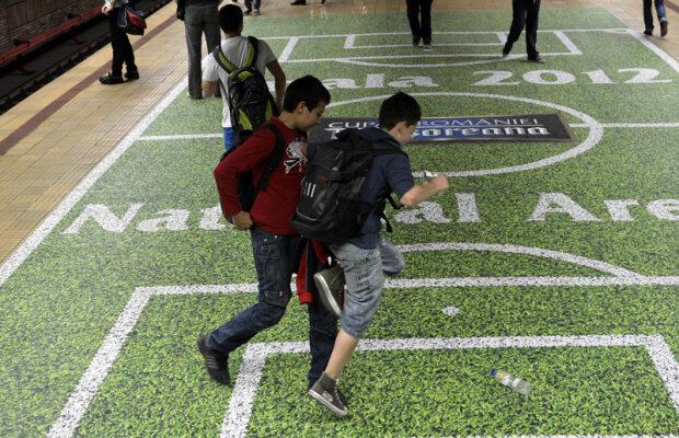 FOTO Finala Cupei se joacă şi în metrou » Super iniţiativă de promovare a ultimului act al Cupei României