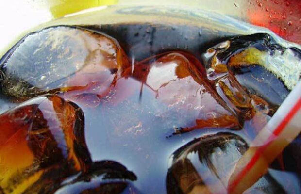 Ce se întâmpla în corpul tău atunci când bei un pahar de cola?