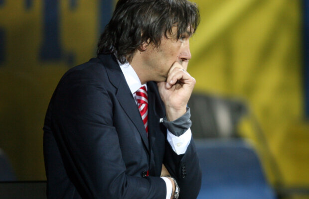 Fotbaliştii i-au dat vot de blam lui Bonetti: ”Nici antrenor, nici fotomodel, să plece!”