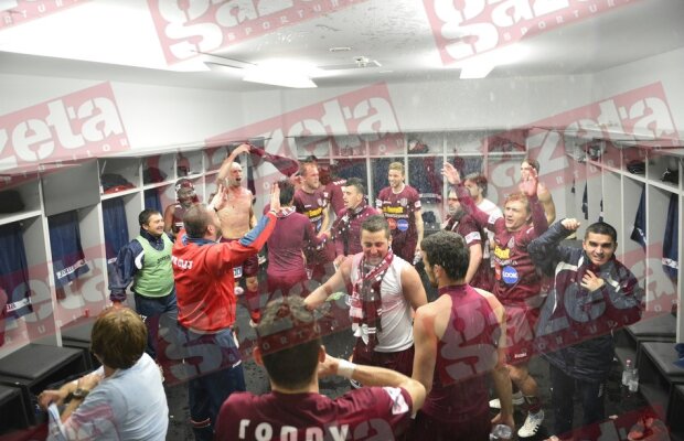 FOTO EXCLUSIV » Sărbătoare în vestiar! Imagini cu bucuria clujenilor