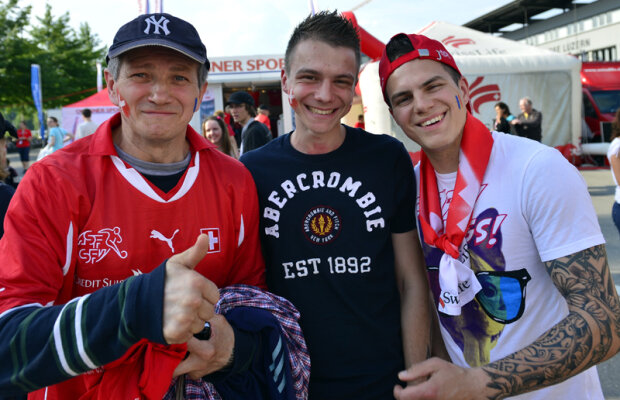 Finii lui Anghel Iordănescu din Elveţia au fost la meci: "Eram ospătar acasă, aici spăl pe jos"