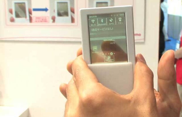 Smartphone transparent, visul continuă