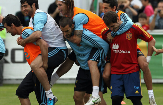 Călăreţi spre trofeu » Spania e favorită la titlu. Are jucătorii cu cele mai multe selecţii!