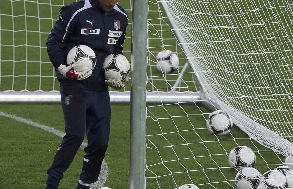 Interzis la distracţie pentru Italia » Cantonament depresiv pentru o echipă cu moralul zdruncinat