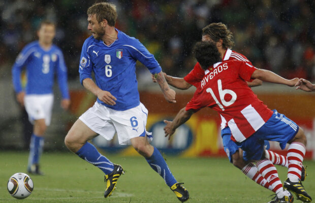 Tentaţia catenaccio » De Rossi va fi noul Beckenbauer italian. Prandelli vrea să îl folosească fundaş central