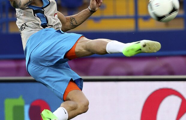 VIDEO Olandezii sînt în mare formă » Sneijder a reuşit o execuţie fenomenală la antrenament!