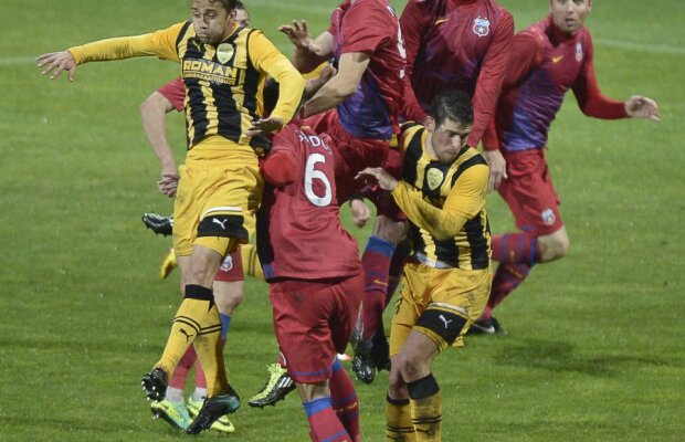Steaua îşi pierde stîlpii din apărare » Cum înlocuieşte Reghe cea mai bună defensivă din sezonul trecut