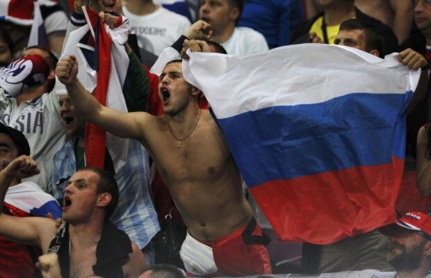 UEFA anchetează incidentele provocate de fanii ruşi