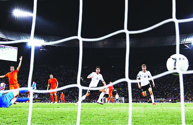 VIDEO Olanda muribundă » Batavii sînt în agonie. Jocul lor suferă şi au două eşecuri în două meciuri!