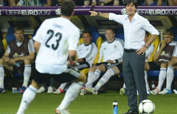 Păcăliţi în direct » UEFA a falsificat imaginile la Olanda - Germania 1-2