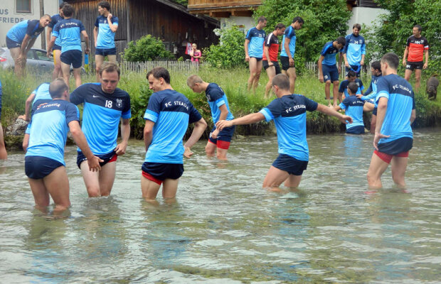 FOTO Refacere în pîrîu » Modalitate inedită de recuperare în cantonamentul Stelei