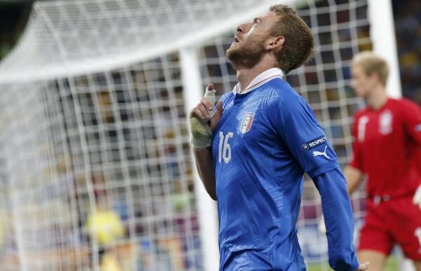 Probleme pentru Italia » De Rossi şi Abate, incerţi pentru semifinala cu Germania