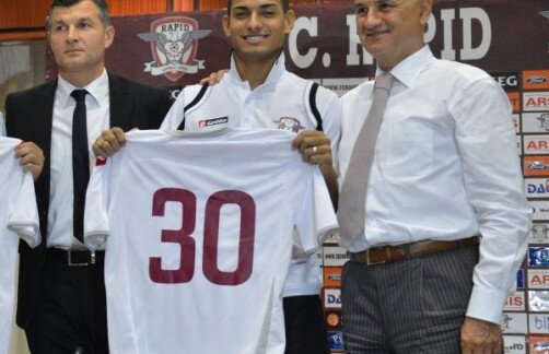 Renan a mîncat sărmăluţe » Soţia îl compătimeşte: "Data viitoare să-ţi iei nişte fasole şi orez la tine!" :D