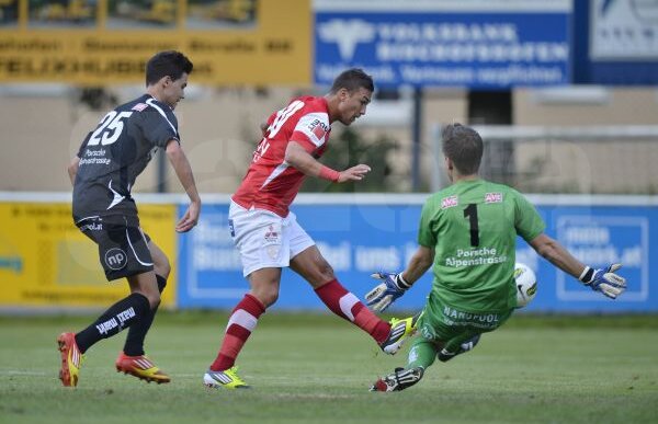 FOTO Distracţie cu amatori » Dinamo s-a jucat cu USK Anif
