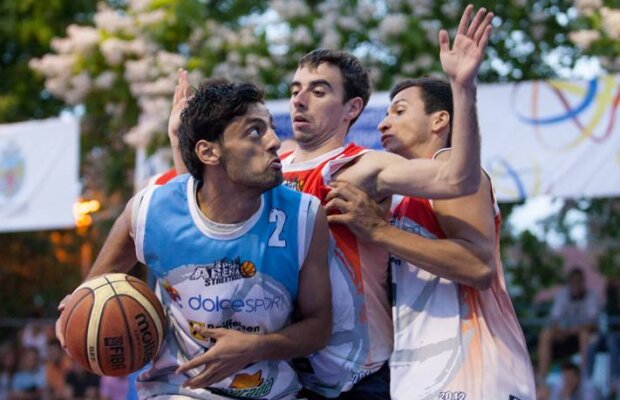 Sport Arena Streetball la turaţie maximă! Plus, artă, forţă şi echilibru cu Xtreme Brothers!