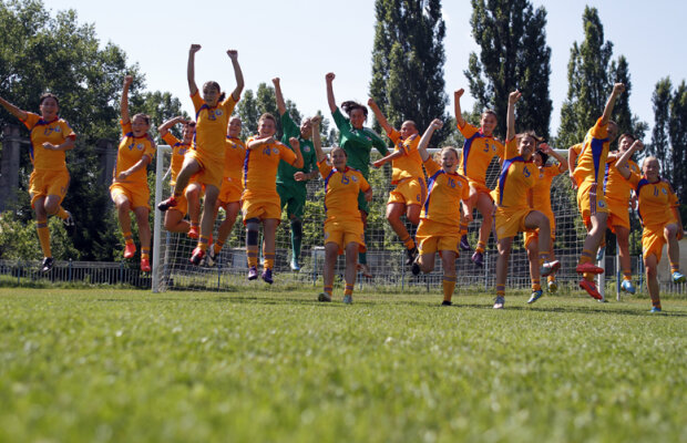 FOTO Fetiţele Powerpuff » Selecţionata de junioare U19 a României atacă o medalie la Euro 2012 din Antalya