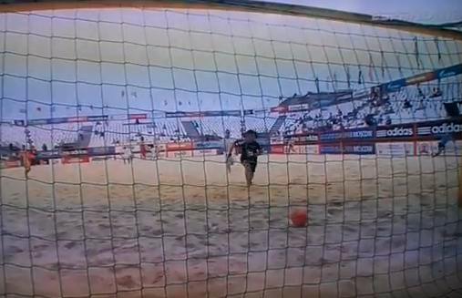 VIDEO Autogolul ANULUI a fost înscris de portarul naţionalei României de fotbal pe plajă!