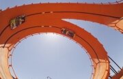 Prezentator Top Gear US face un twin-car loop de cartea recordurilor 