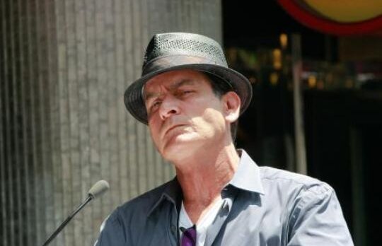 Charlie Sheen: "Vad spiritele celor decedati"