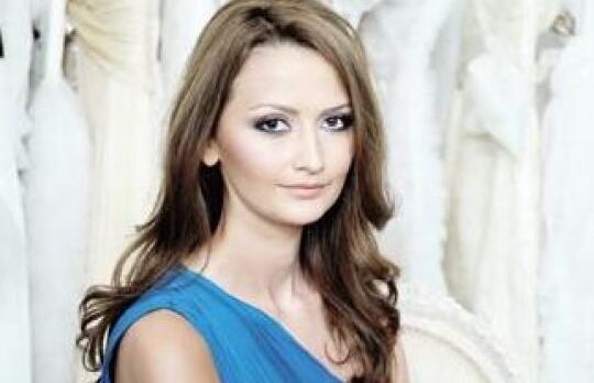 SPECIAL! Eleganta nu a costat niciodata mai putin. Designer-ul Maria Lucia Hohan, ambasadorul Romaniei la Hollywood