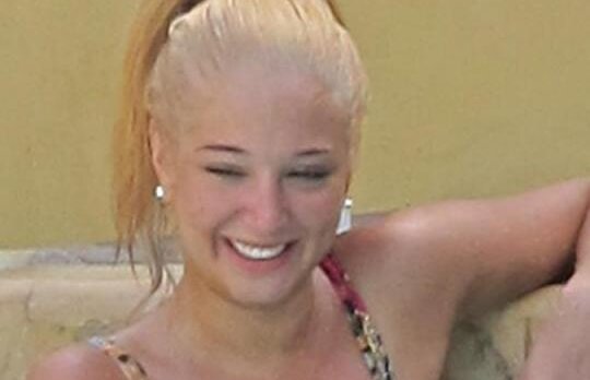 Fosta jurata X Factor Tulisa Contostavlos s-a vopsit blonda