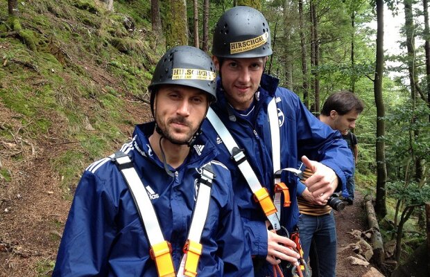 Ora de adrenalină » Marica a ”zburat” la 83 de metri înălţime cu tiroliana