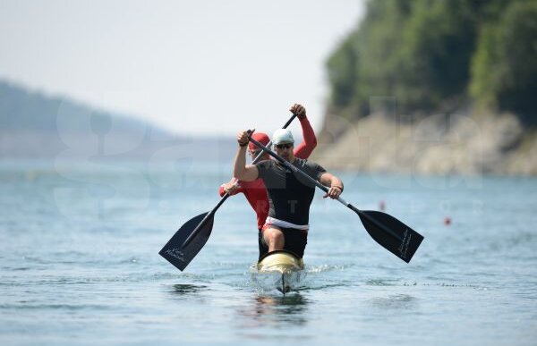 Alexandru Dumitrescu şi Victor Mihalachi vor concura la Londra într-o barcă de culoare aurie » Canoea poleită