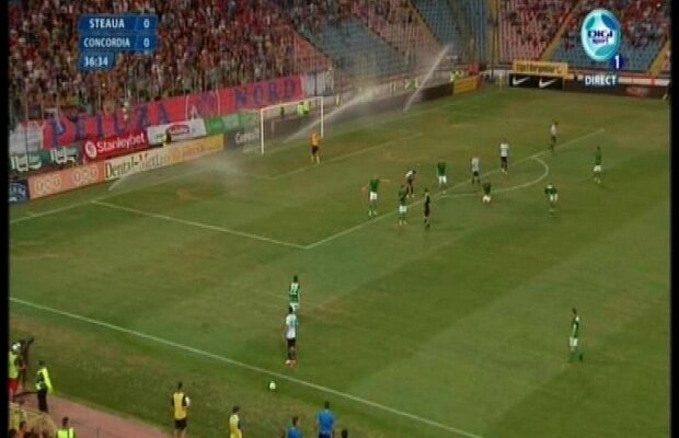 FOTO&VIDEO Cine e la butoane? Motivul inedit pentru care s-a oprit meciul Steaua - Chiajna